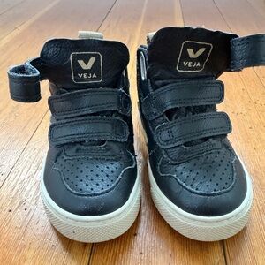 Veja Toddler Mid V-10 Sneaker